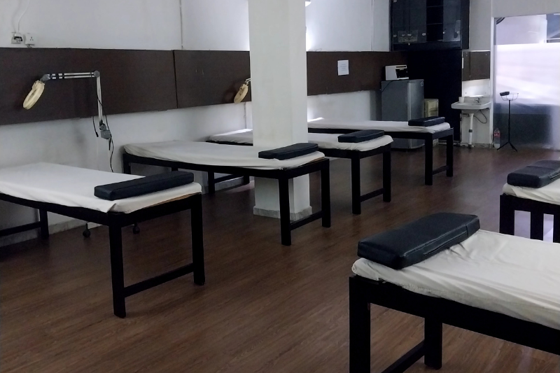 Facial treatment room with equipment